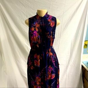 A New Day Women's Sleeveless Dress with flowers on top. Size large.